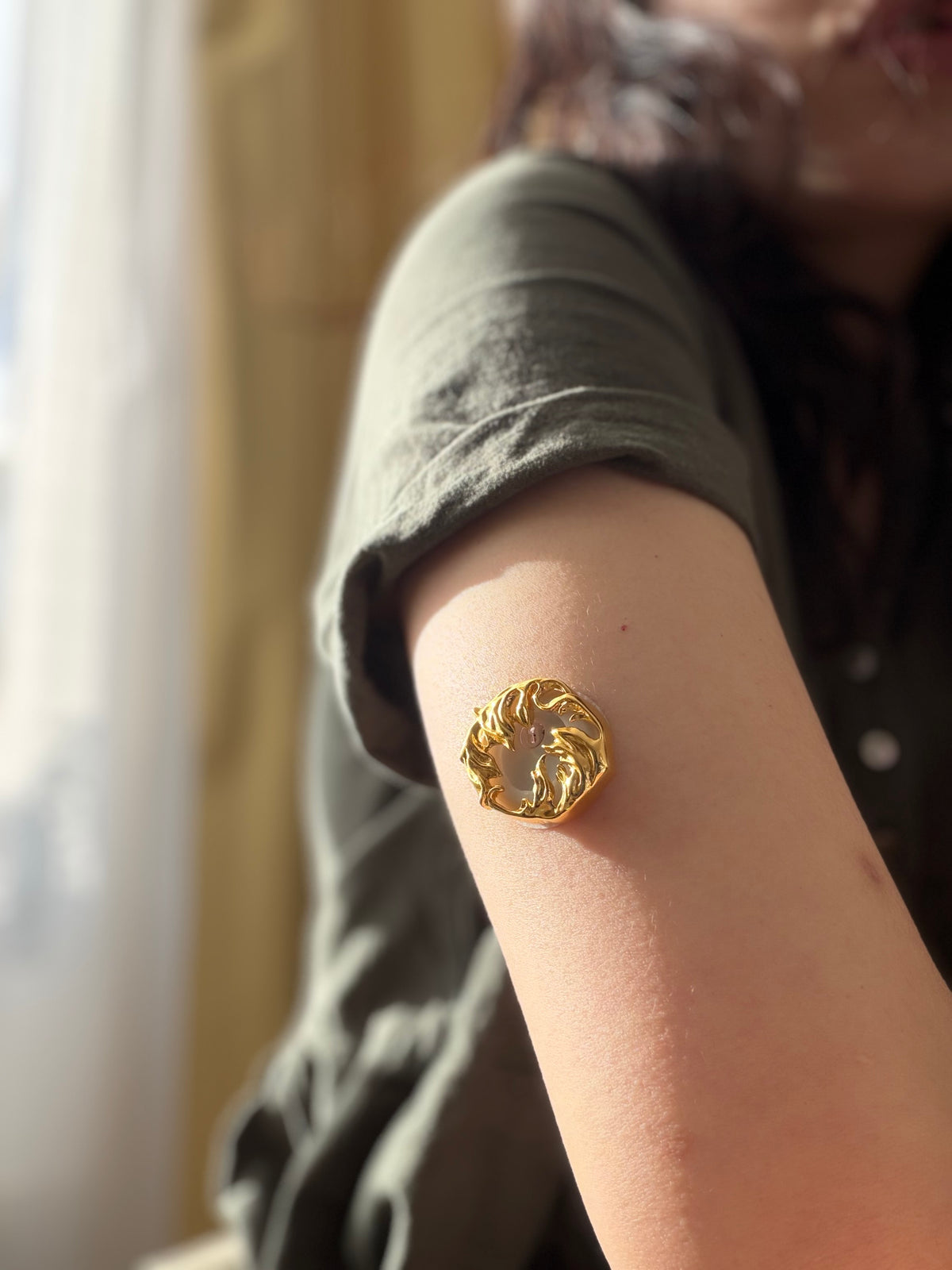 Zoe Gold Device Cover